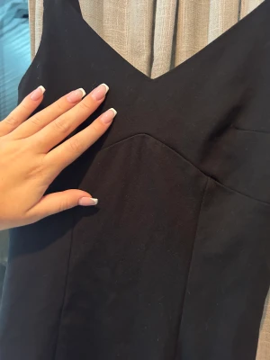 Svart kort klänning  - Jättefin aldrih använt Storlek S Svart klänning