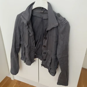 Tunn jacka - Grå tunn jacka, köpt vintage 