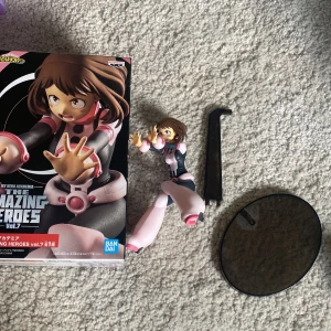 Figur - Köpte figuren på edyiashop för 500kr, bra skick.