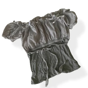 Vintage topp - Så fin vintage topp med rosetter🎀