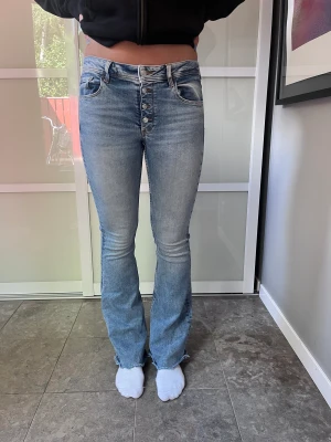 Jeans - Hej! Jag säljer min syrras snygga zara jeans❤️