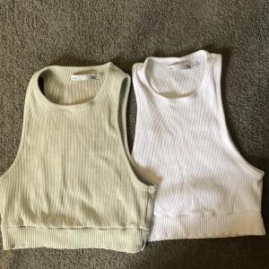 Toppar🌸 - En topp 40 kr, två för 80 kr, tre för 120 kr (Utgångs pris för en topp) ändra pris nedan om du vill köpa mer än 1  -Tråden på den rosa toppen märks inte på långt håll 