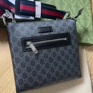 Gucci väska o använd helt ny säljs 1:1 