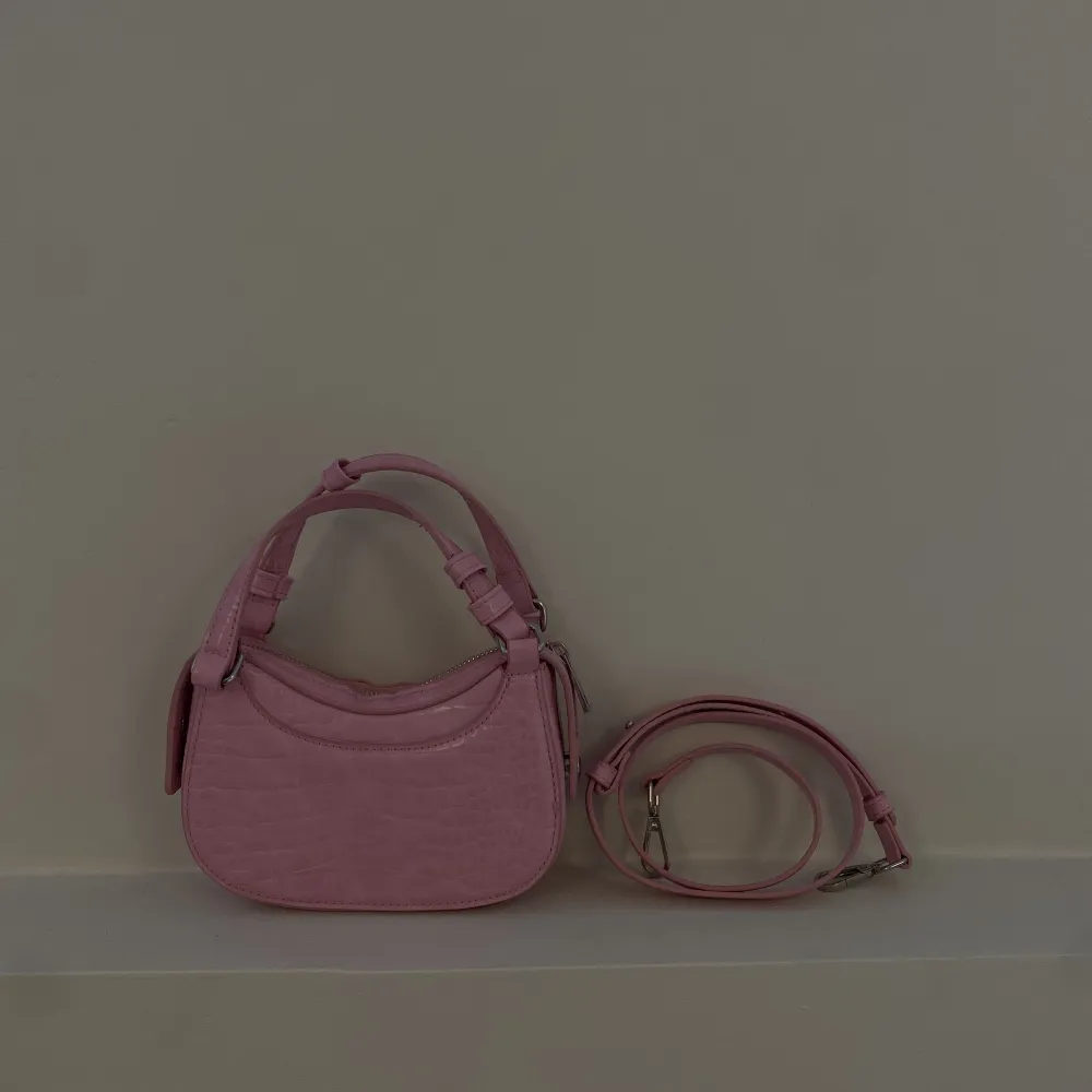 Super söt liten rosa väska från Zara. Accessoarer.