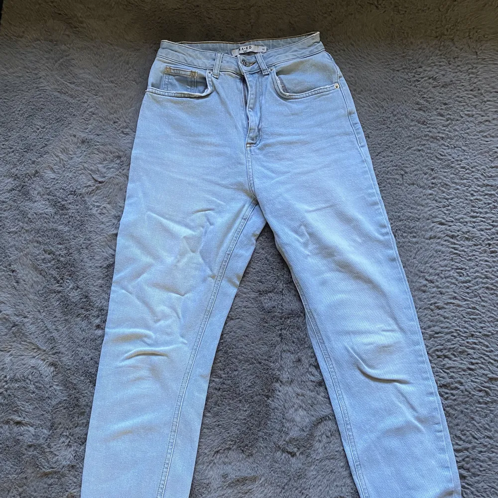 Mom jeans från NA-KD🤍. Jeans & Byxor.