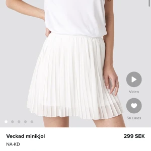 Vit kjol - Säljer min vita kjol från Nakd, aldrig använd utan enbart provad, prislapp saknas däremot. 💞☀️  Skriv för egna bilder. 