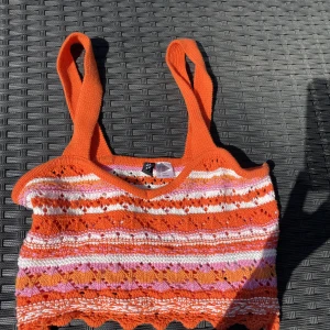 Topp  - Söt kroppad topp från Hm⭐️! Aldrig använd, i storlek xxs! 🥰Frakt ingår i priset, kan också möttas upp! 
