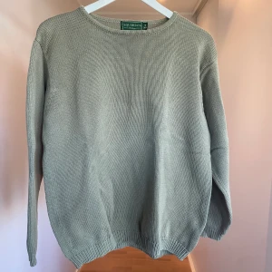 Stickad Tröja - Grön Stickad Tröja Storlek: M  Skick: 8/10