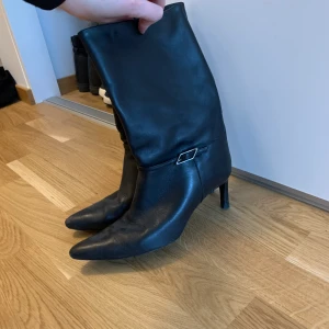 Massimo dutti boots - Boots i läder, storlek 39, tecken på användning men välskötta! 💗💗