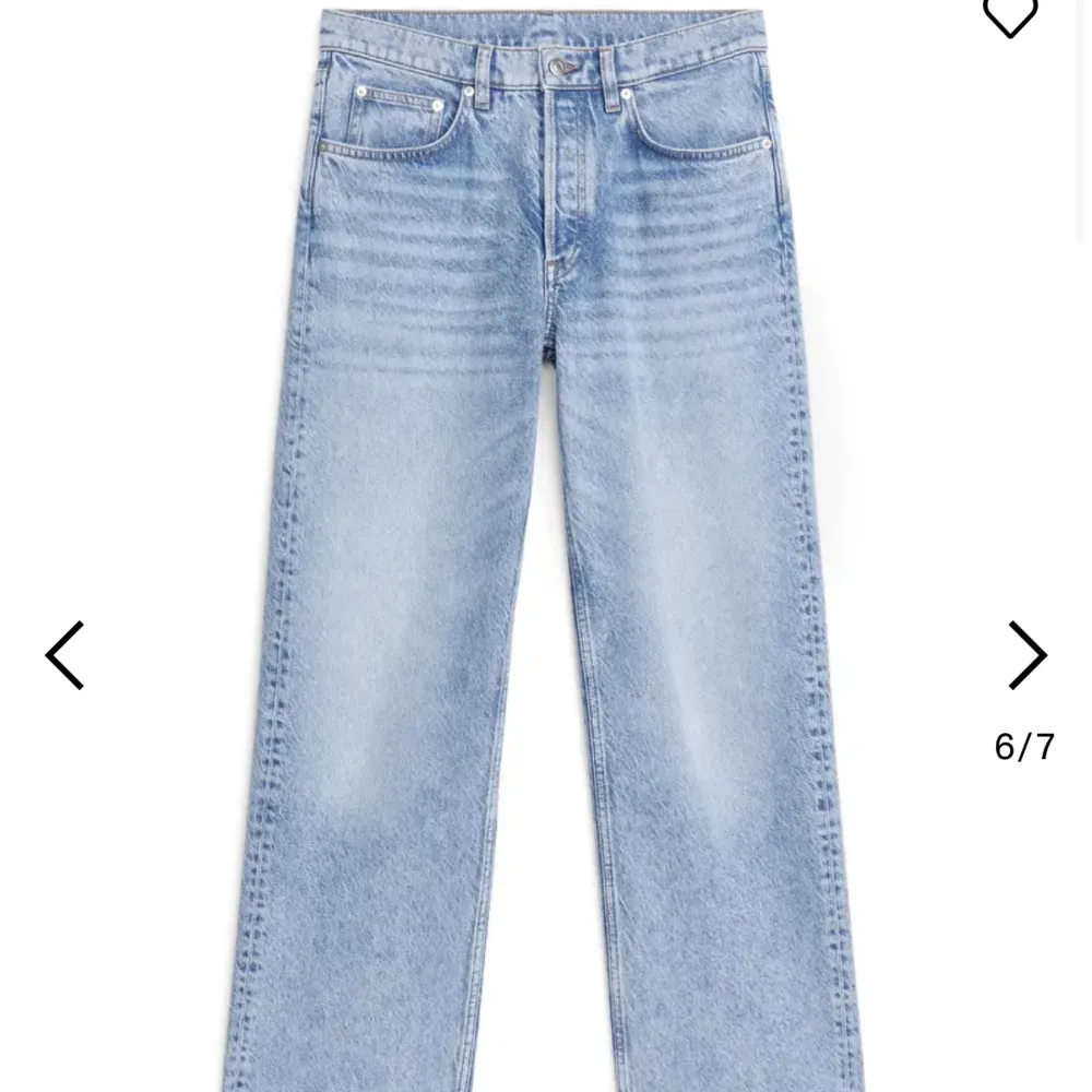 Helt oanvända jeans från arket.  Nypris 980kr. . Jeans & Byxor.