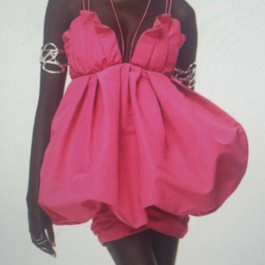 Super fin klänning till feat