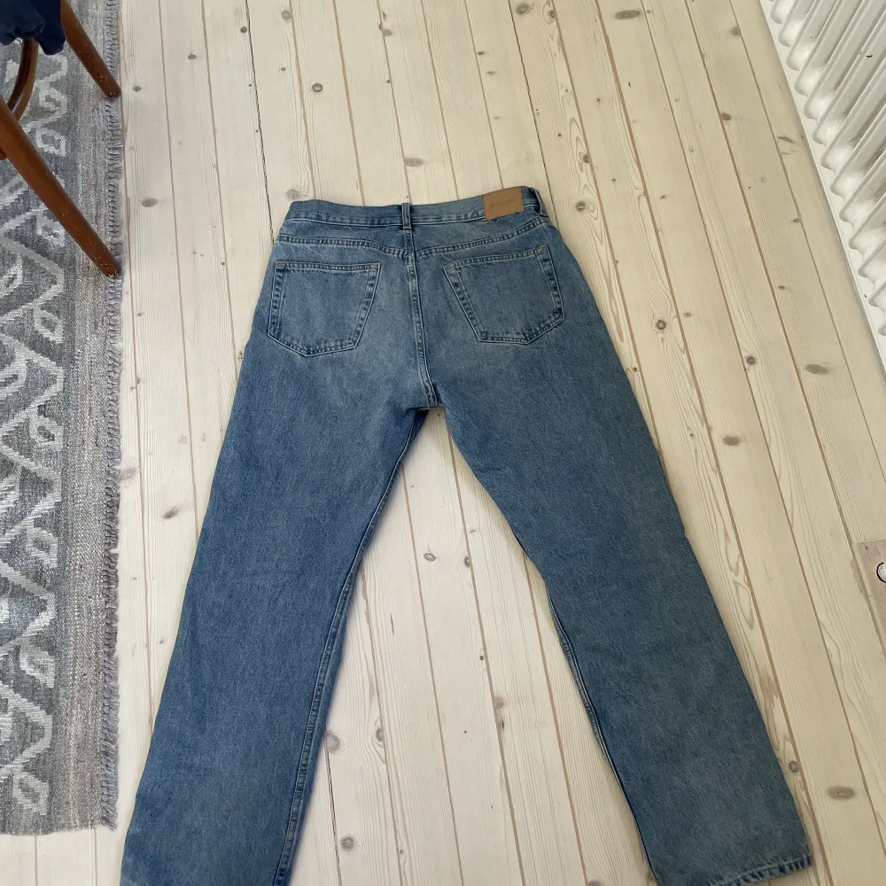 Riktigt schyssta jeans från weekday i blå. (Space) Säljer då de sällan används! Hör av er för fler bilder eller frågor😀. Jeans & Byxor.