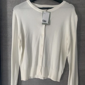 Kofta  - kofta från h&m aldrig använd med lappen kvar💕tryck gärna på köp nu 100kr+frakt💕