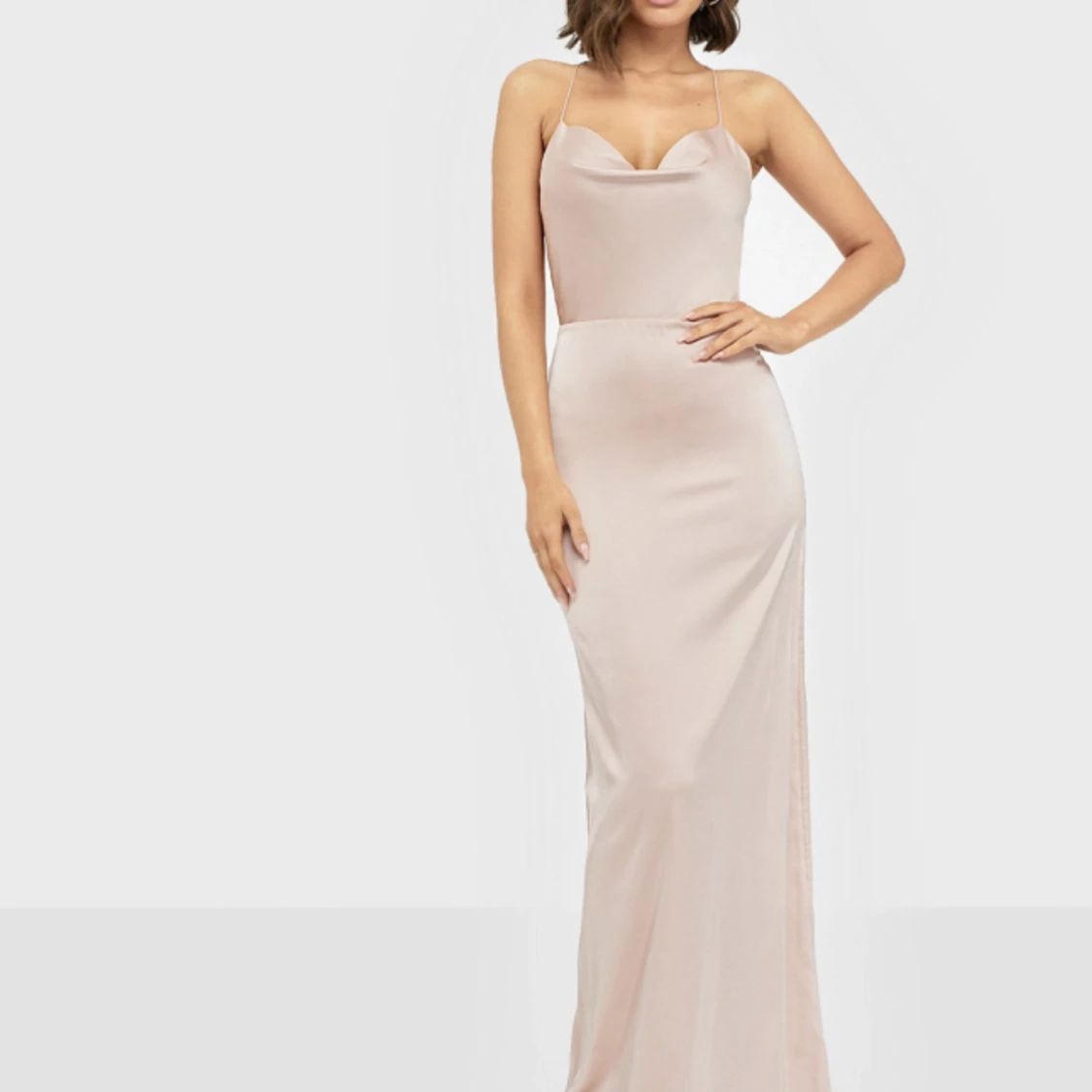 Ljusrosa balklänning i satin