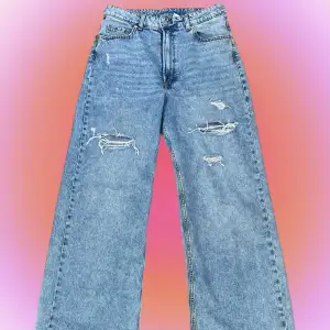 Vida högmidjade jeans från HM, längd mässigt passar det perfekt till hälarna på mig som är ca 165cm