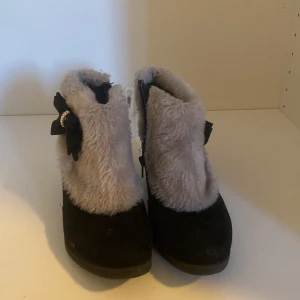 Högklackat med rosset - Aldrig använt ute bara inne