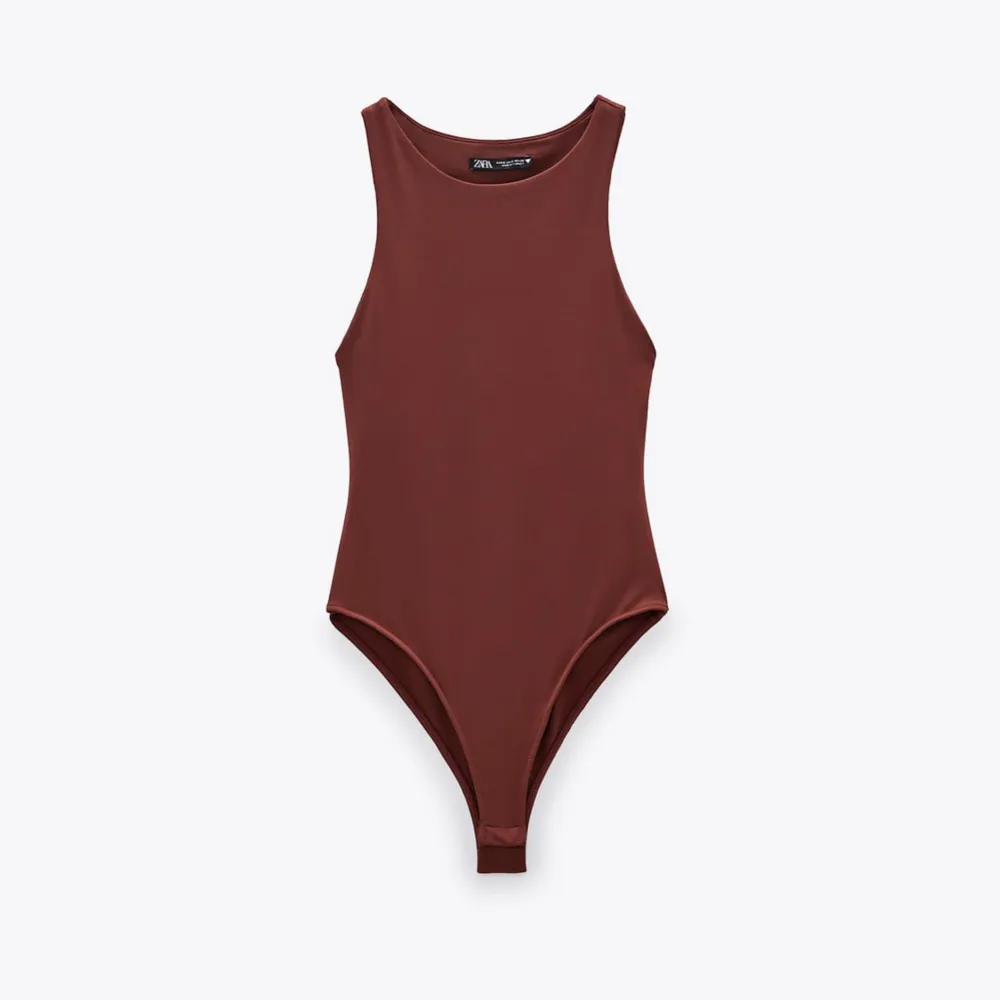 Zara halterneck bodysuit topp  Jätte strechig och skön material  Helt ny och oanvänd . Toppar.