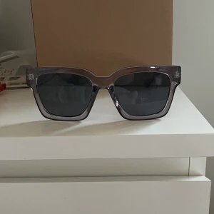 Lila chimi liknande glasögon  - Använda fåtal gånger. Ljus lila färg 💜