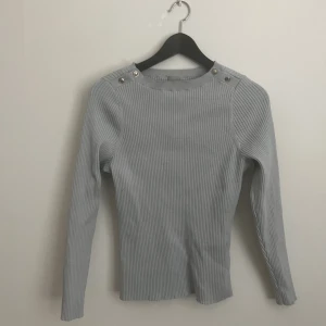 Ljusblå tröja - Från hm, använd några gånger  