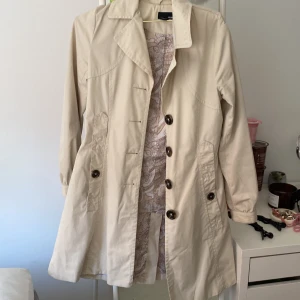 Fin jacka  - Köpt på vinted för länge sedan. Väldigt fin och passar till allt!!