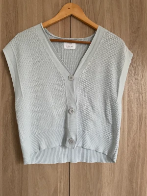 Stickad ärmlös Zara - Så skön och mjuk är nästan helt oanvänd💗🌸🌻