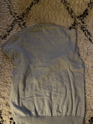 Asket tröja  - En asket tröja i storlek small, pris 450 och nypris 950, mycket bra skick 8-9/10, 
