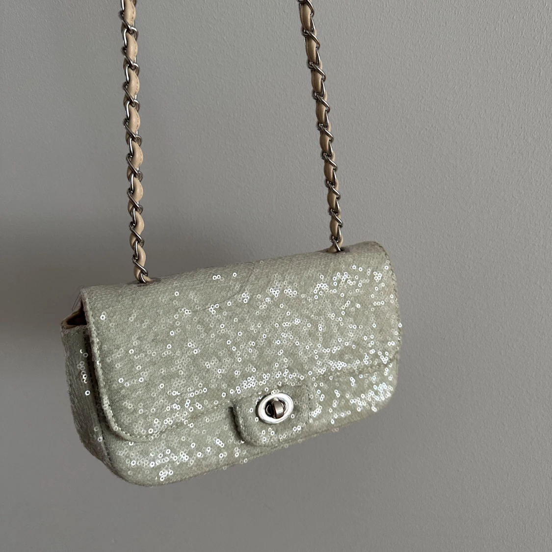 Paljettväska- axelremsväska - 90