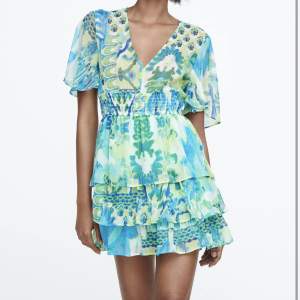 Så fin sommar klänning ifrån Zara, aldrig använd och prislapp på💕