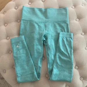 Gymshark  - Gymshark Camo i storlek XS. Lite sprickor i loggan på benet men inga andra skavanker 