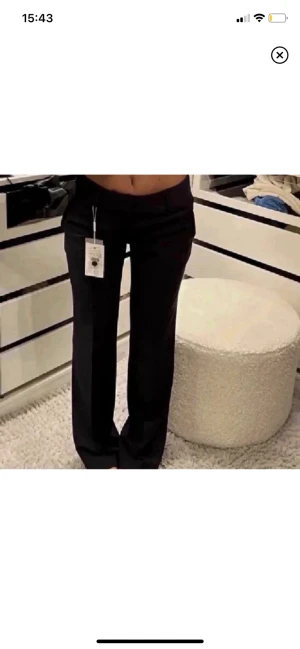 Lågmidjade kostymbyxor  - Säljer dessa så fina kostymbyxor som tyvärr är för små för mig. Modell Vera från BikBok❤️