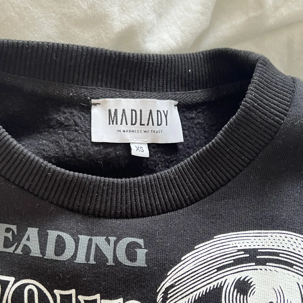 Superskön sweatshirt från Madlady Storlek: xs Använd fåtal gånger. Tröjor & Koftor.
