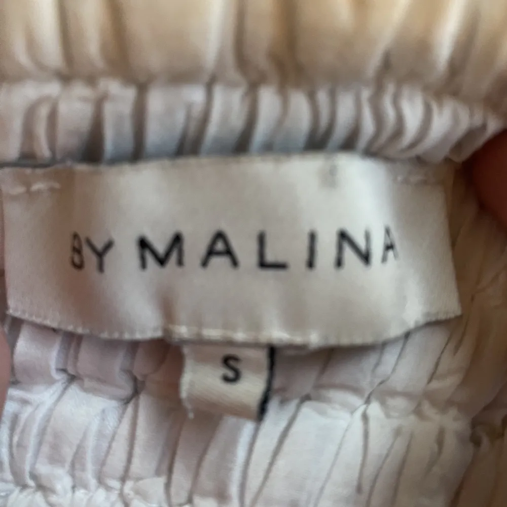 Världens finaste By Malina kjol! Köpt för 1600, toppen skick🌸. Kjolar.