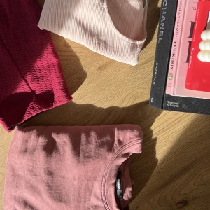 ”Smuts”-Rosa tröja - Använt max en gång och den är bra till sommarkvällarna💖🌅  Jag är normalt sett en M och den funkar till både S &M.✨