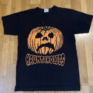 Haunted Mound Merch  - As fet hauntaholics tee💥 priset kan sänkas vid snabb affär och tar emot trades👊💥