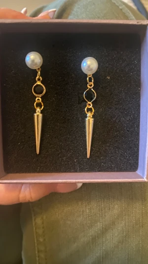 Egengjorda örhängen  - Superfina egengjorda örhängen! 89kr