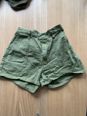 Cargoshorts - Älskar den <3 men är för kort till mig 