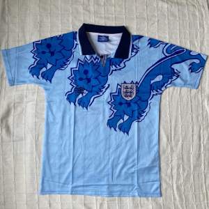 Vintage England 1992 EM Umbro Away Kit with Alan Shearer on the back. Size M