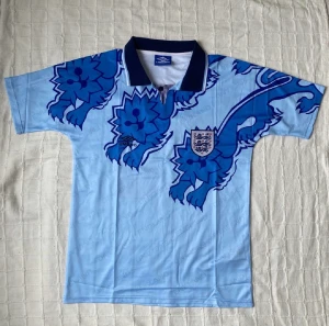 Vintage England 1992 Away Kit - Vintage England 1992 EM Umbro Away Kit with Alan Shearer on the back. Size M