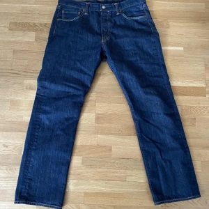 Levis 501 - Ett par levis 501 i riktigt snygg färg