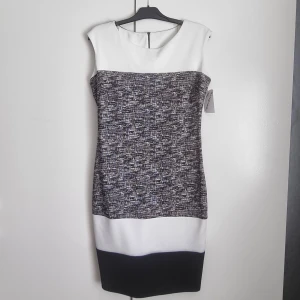 Klänning  - Ny klänning oanvänd köpte från Sanremo (Italy) med lappen kvar. Stl. 44