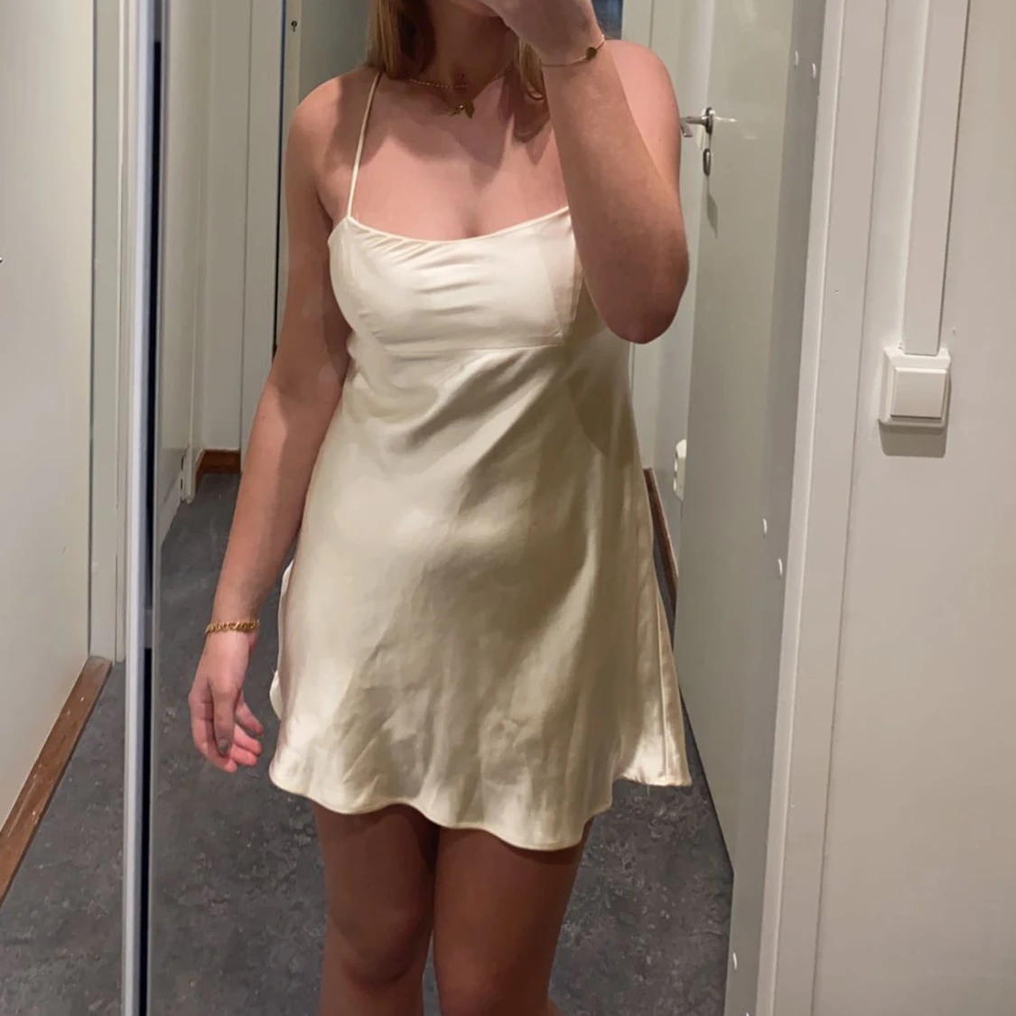 Champagne färgad klänning - 90