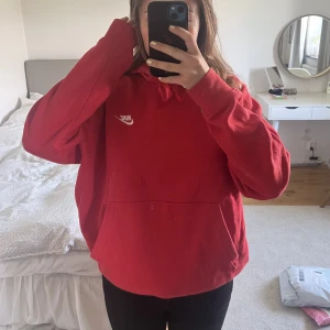 Nike Hoodie - Jätteskön nike hoodie som passar till alla outfits🎈Använd fåtal gånger men är som nyskick! 