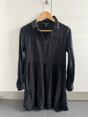 Klänning  - Klänning från New Yorker. Aldrig använd. I storlek 38