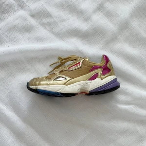 Adidas Originals Falcon W - Verkligen så skööööna! Använt men bra skick