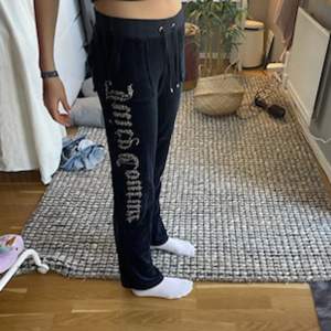 Juicy couture liknande byxor från Ali express🫶🏼säljer pga att dem är för korta för mig💞 Bara testade! Köparen står för frakt💌