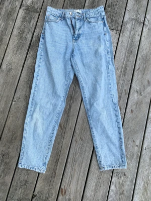 Jeans  - Säljer pga att jag växt ur de Bra skick