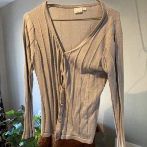 Söt kofta - Kofta/cardigan i storlek 38/40