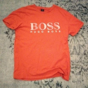 Orange Hugo boss t-shirt - Orange Hugo boss t-shirt.
