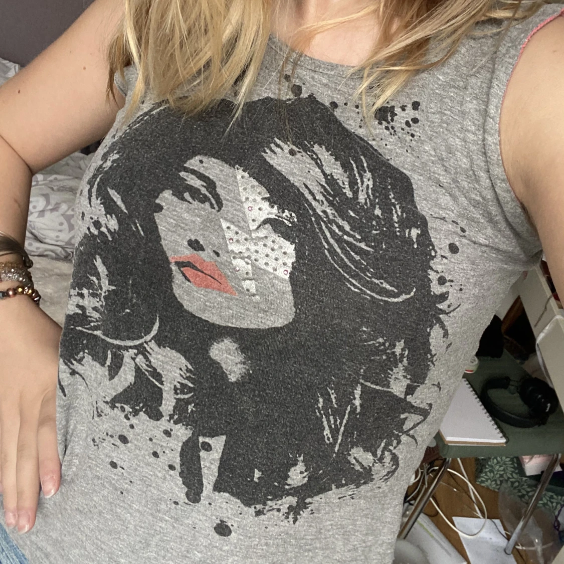 T-shirt med ansikte på - 91