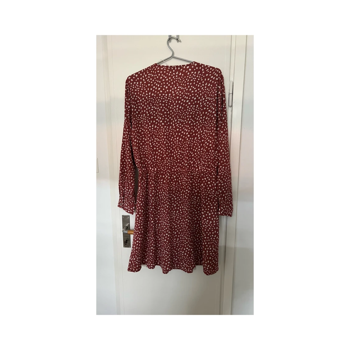 HELT NYTT!!!🌸Skön kvalitet & prickiga klänning - storlek 44 - 90